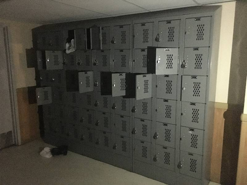lot 20 image: ALL LOCKERS IN BREAK ROOM NICE SET
