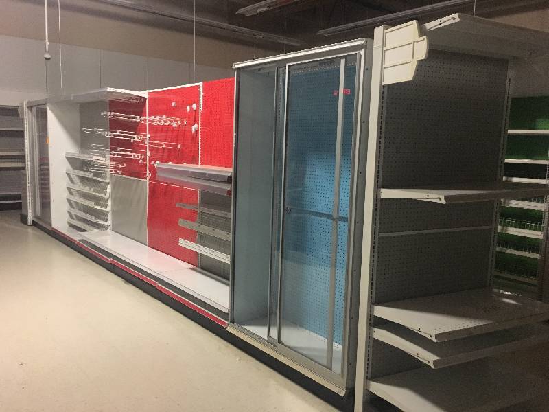 lot 29 image: LONG RUN OF MADIX BRAND LOZIER  GONDOLA RETAIL SHELVING  APPROX 120 RUN 36 DEEP - 7 TO 9 TALL ALL MEASUREMENTS ARE APPROXIMATE