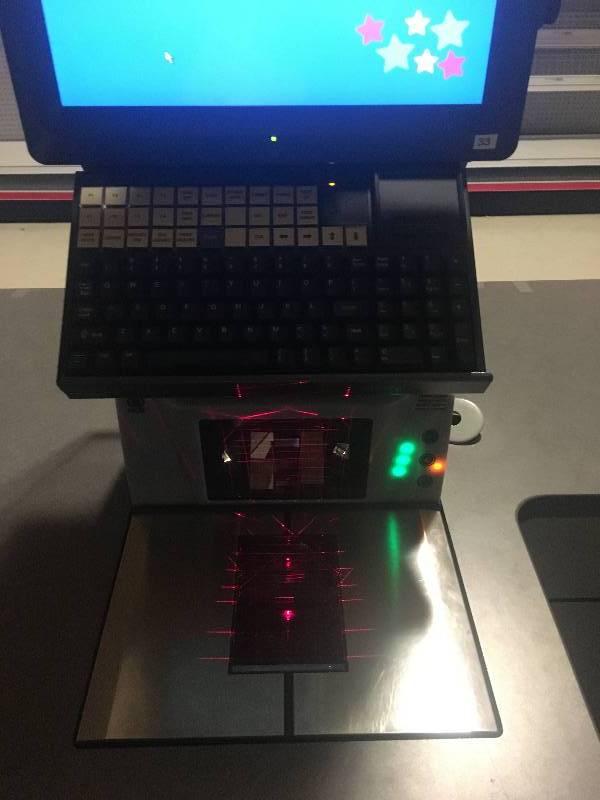 lot 30 image: 5 - TOTAL DELL COMPUTERS AND ALL CREDIT CARD MACHINES ALL ELECTRONICS IN RETAIL CHECKOUT DISPLAY YOU GET IT ALL