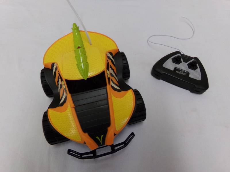 lot 501 image: REMOTE CONTROL CAR