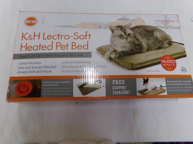 lot 510 image: HEATED PET BED