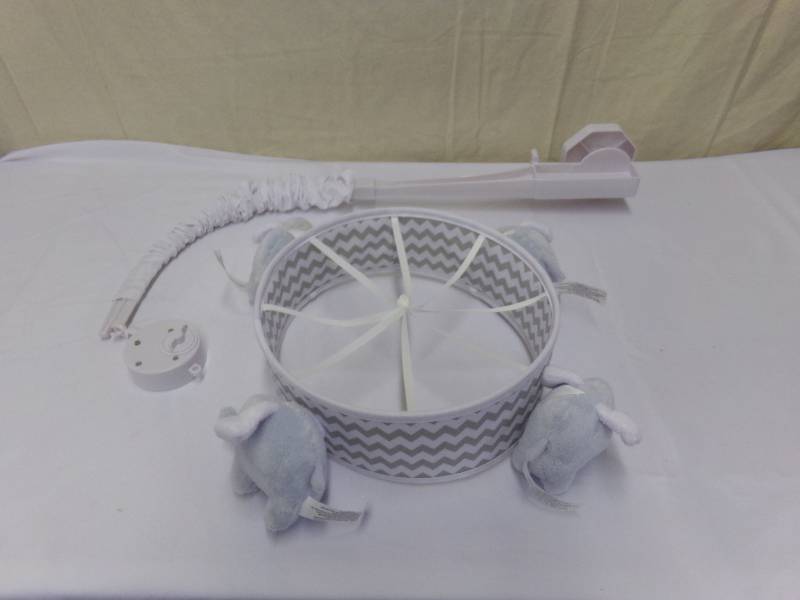 lot 533 image: BABY ITEM