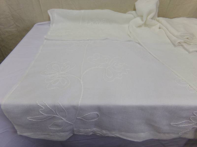 lot 543 image: CURTAINS