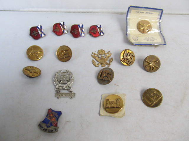 lot 42 image: Group of Original WW2 Pins Buttons etc
