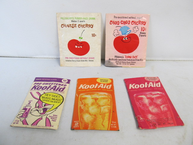 lot 45 image: Group of UNOPENED Vintage 1960s Kool-Aid & Pillsbury Funny Face Drink Packets