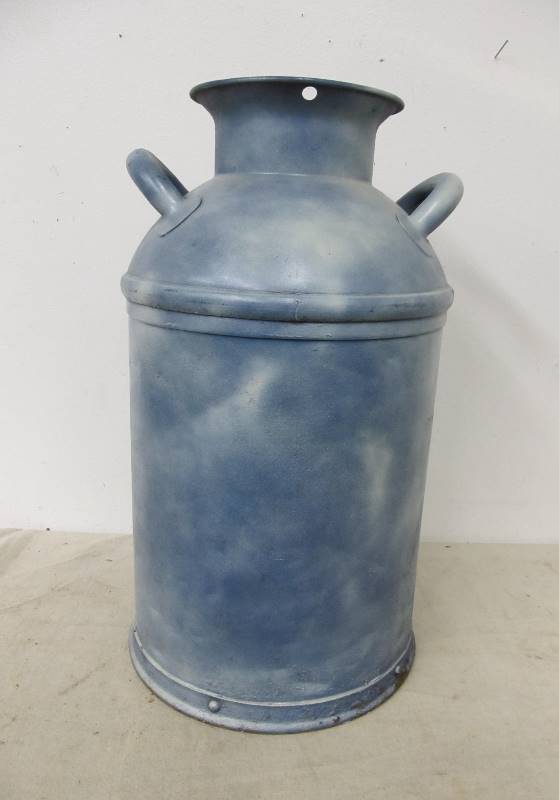 lot 28 image: Large Vintage Metal Milk Can