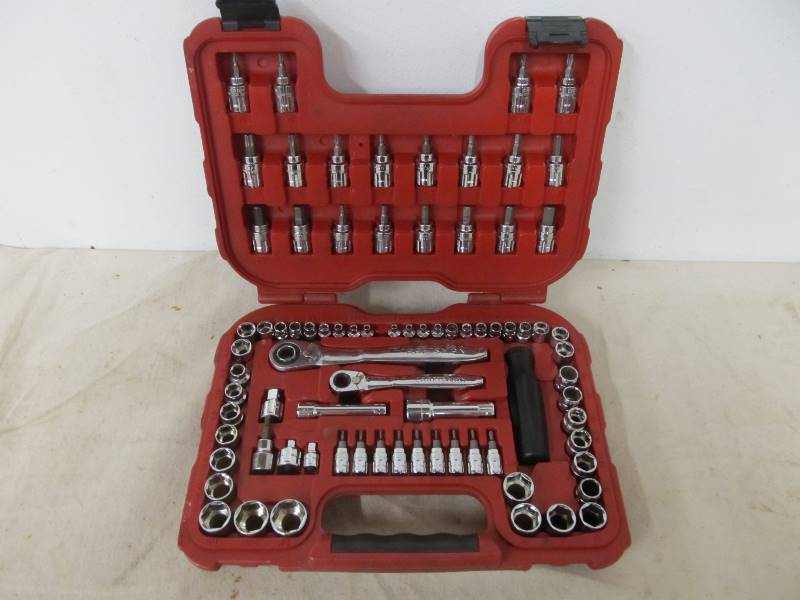 lot 32 image: CRAFTSMAN Socket Set 
