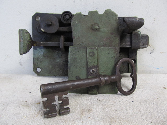 lot 120 image: Antique Mid 19th Century Large Lock wOriginal Key