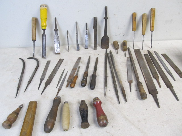 lot 122 image: Lot of Vintage Files & Chisels