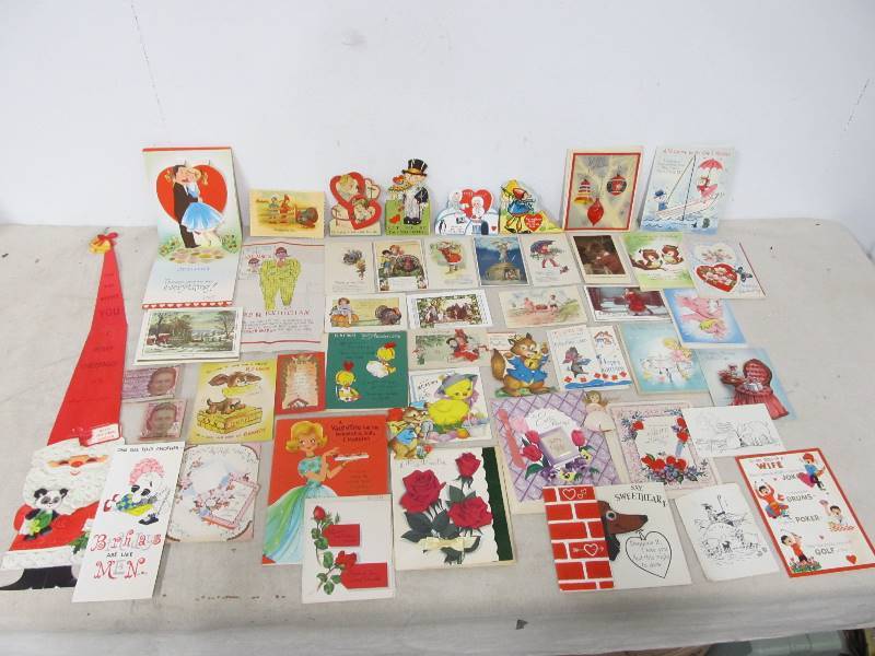 lot 71 image: Large Lot of Vintage Valentines & Greeting Cards