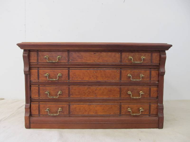 lot 77 image: Beautiful Vintage 4-Drawer Cabinet