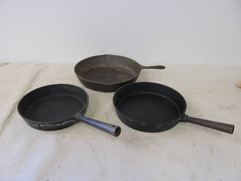 lot 85 image: Vintage Scandinavian etc Cast Iron Skillets