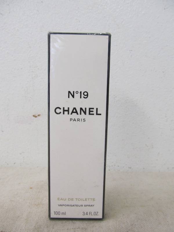 lot 86 image: NEW Sealed Authentic CHANEL No. 19 Perfume - 3.4oz Bottle