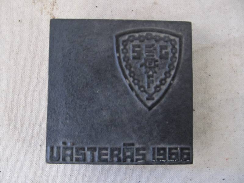 lot 93 image: Vintage 1966 Metal Vasteras Sweden CigaretteTrinket Box