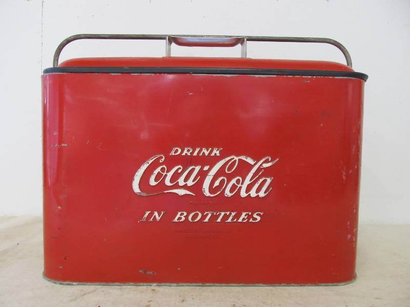 lot 134 image: Nice original Vintage COCA COLA Bottle Cooler