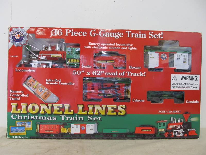 lot 135 image: LIONEL Christmas Train wBox