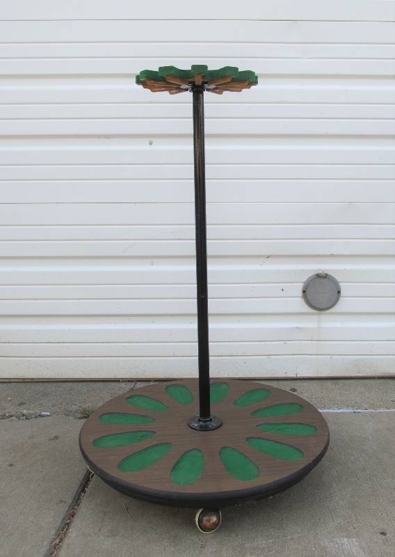 lot 149 image: Round Rolling Gun Display Rack