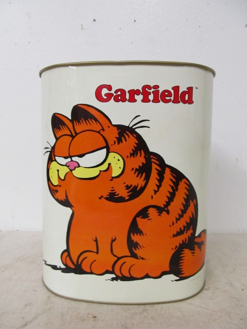lot 176 image: Vintage 1970s GARFIELD Metal Trash Can
