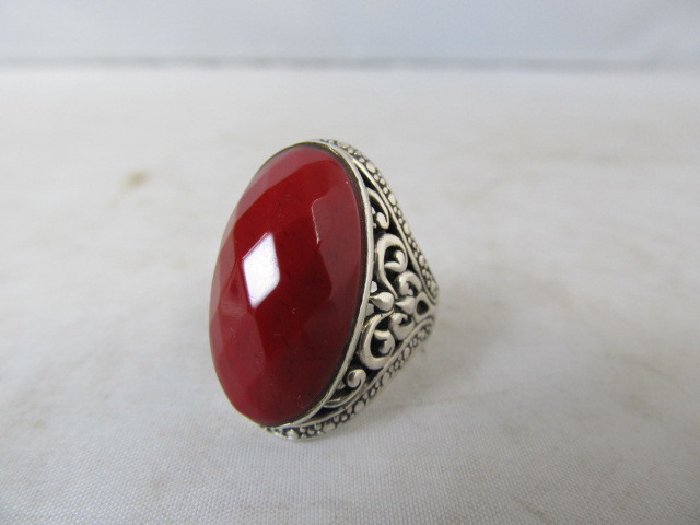 lot 182 image: Sterling Silver Ring wLarge Faceted Red Gemstone Inset
