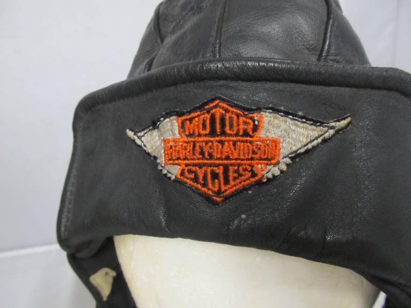 lot 54 image: Vintage HARLEY DAVIDSON Leather Skull Cap
