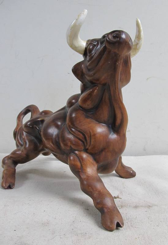 lot 56 image: Large Vintage Ceramic Bull