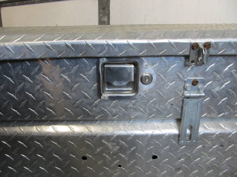 lot 125 image: Heavy Duty Truck Bed Toolbox 