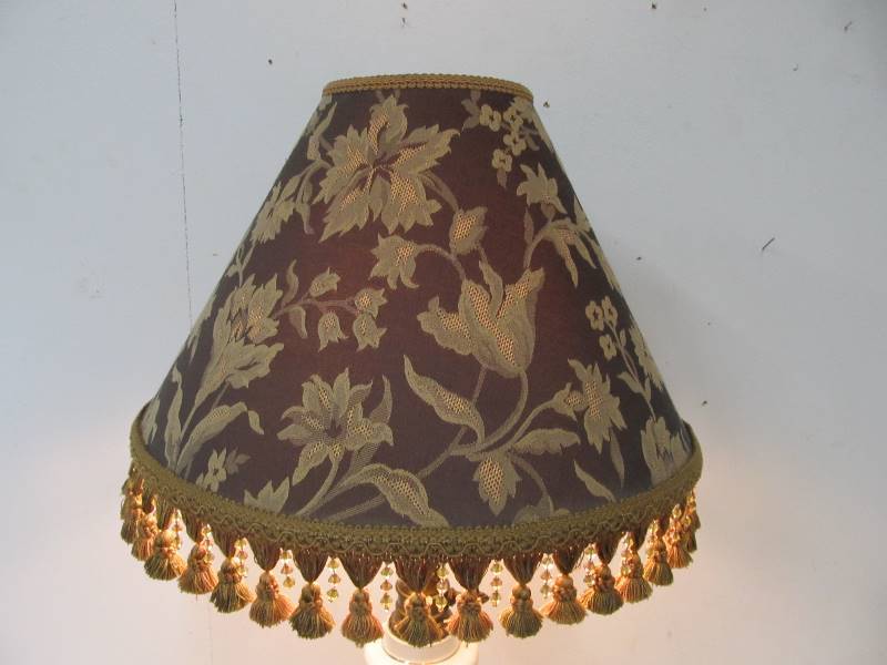 lot 126 image: Large Vintage Ceramic Table Lamp wTassel Shade