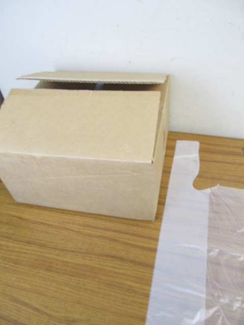 lot 186 image: 1000 NEW Plastic Shopping Bags wHandles