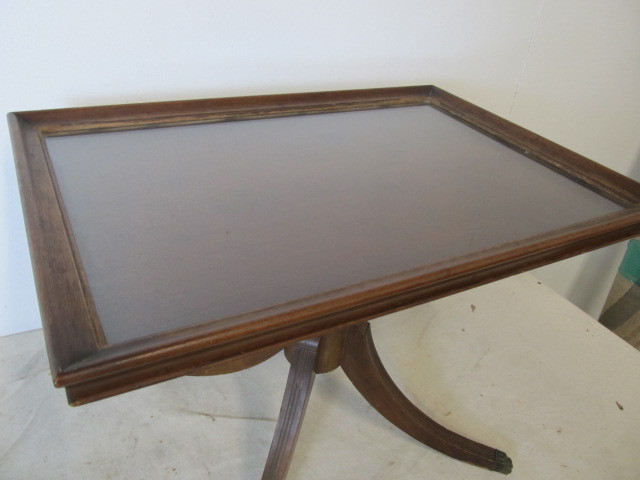 lot 189 image: Antique Imperial Mahogany Glass Lift-Top Table