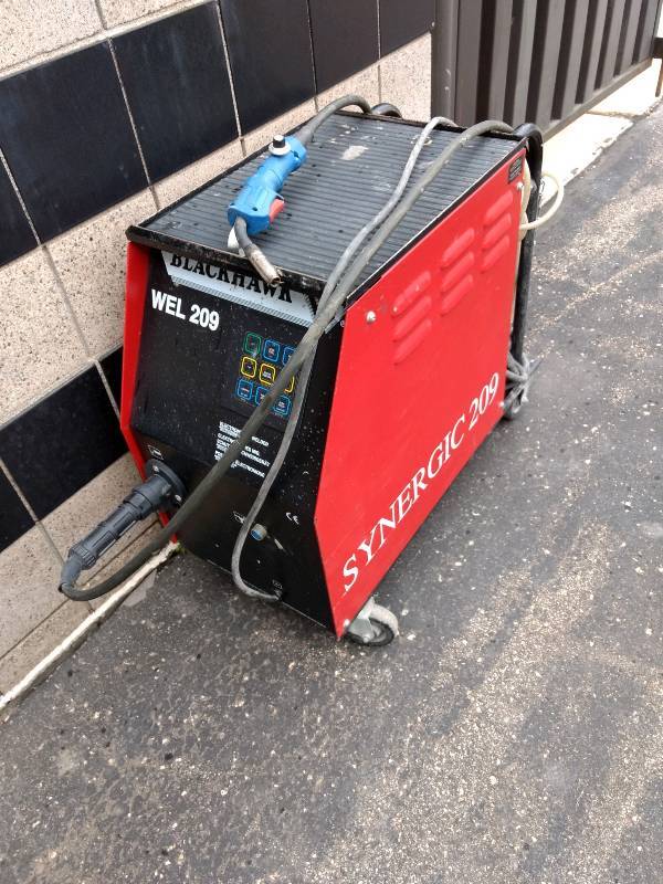 lot 3 image: Blackhawk - SYNERGIC 209 Welder