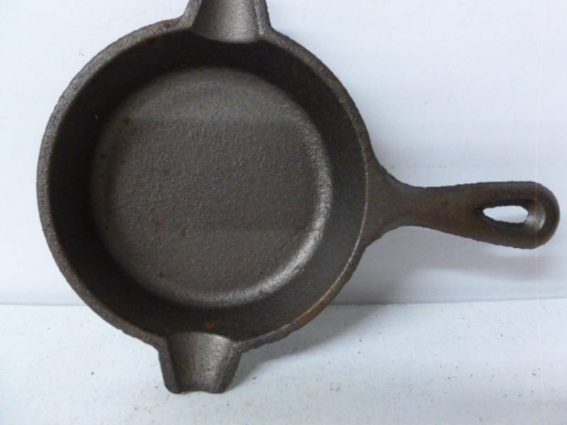 lot 34 image: Cast Iron Ashtray