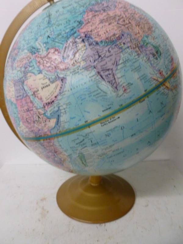 lot 46 image: World Globe