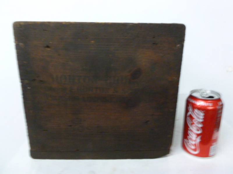 lot 72 image: Vintage Wooden Box