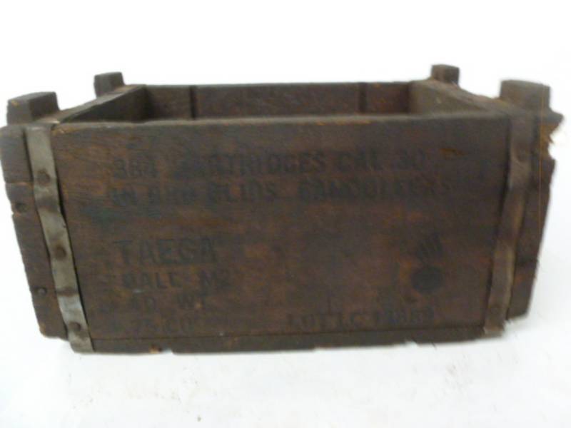 lot 73 image: Vintage Wooden Box