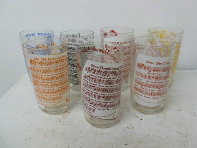 lot 83 image: Vintage Glass Set