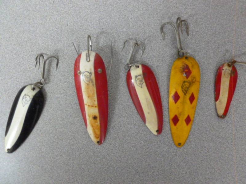 lot 100 image: Vintage Fishing Bait