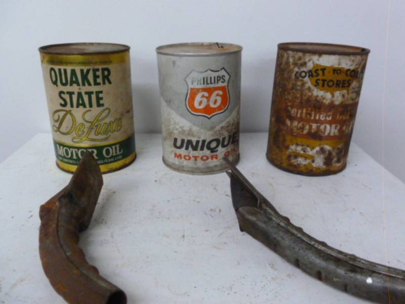 lot 105 image: Oil Cans