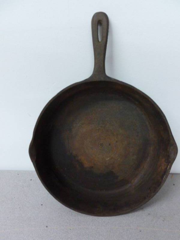 lot 115 image: Cast Iron Fry Pan