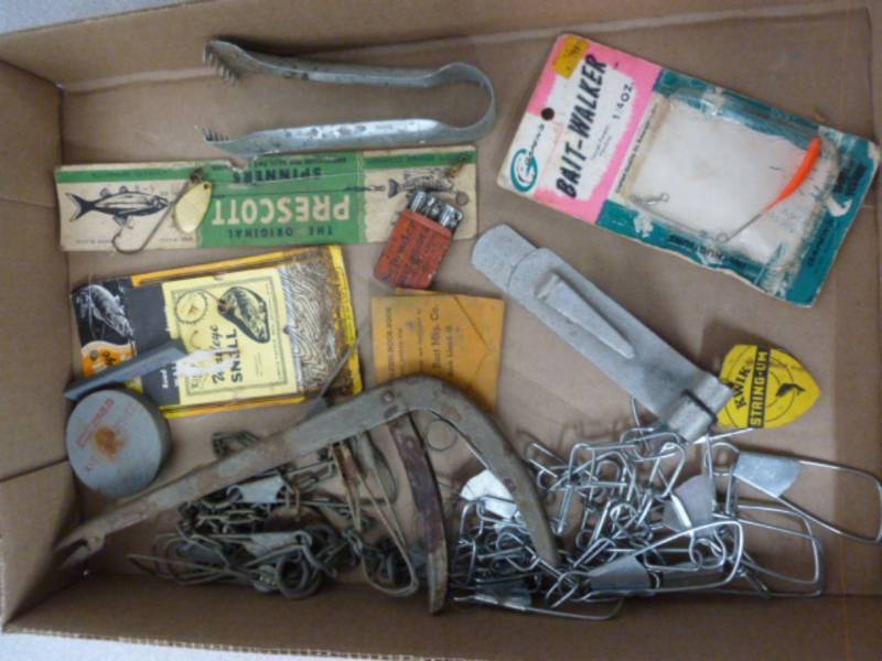 lot 124 image: Vintage Fishing Items