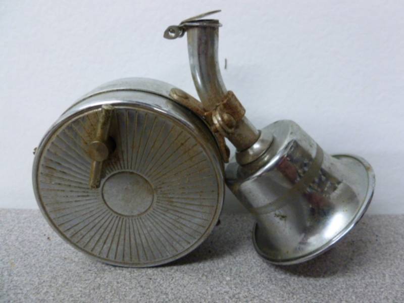 lot 126 image: Vintage Whiskey Pourer