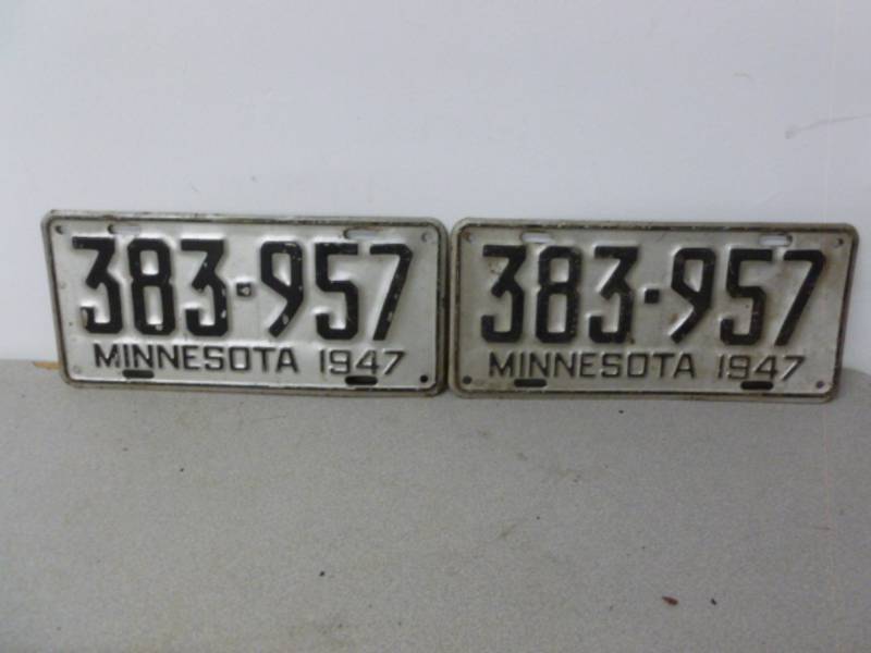 lot 130 image: Vintage License Plate Set