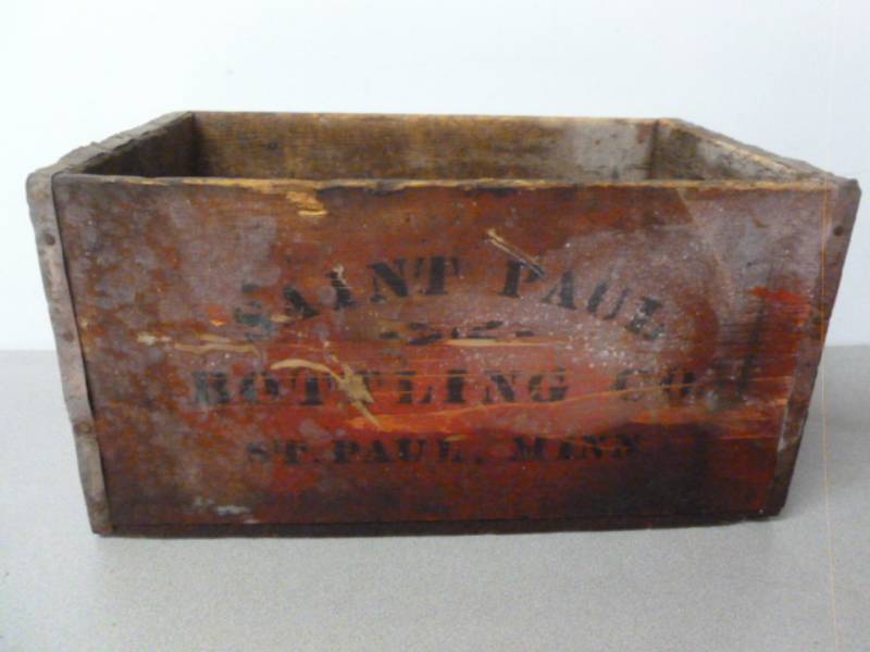 lot 150 image: Vintage Wooden Box