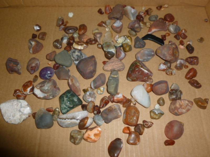 lot 153 image: Agates