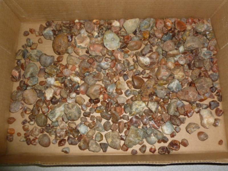 lot 154 image: Agates