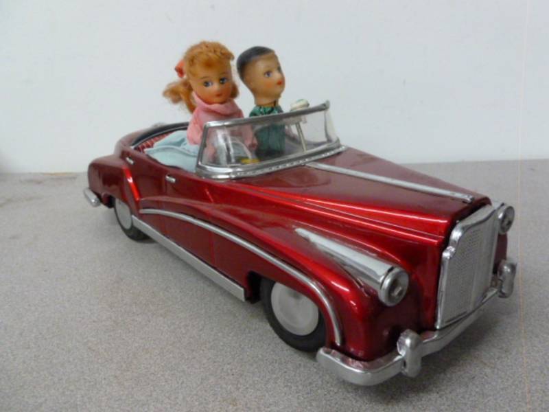 lot 187 image: Tin Car