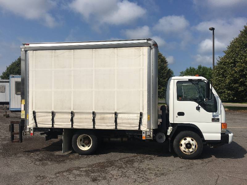 2005 CHEVY TB - 450 - BOX TRUCK - W4500 - INTER-COOLED TURBO DIESEL - POWER LIFT GATE - DELTA WASECA BOX - VERY CLEAN -  (#3062)