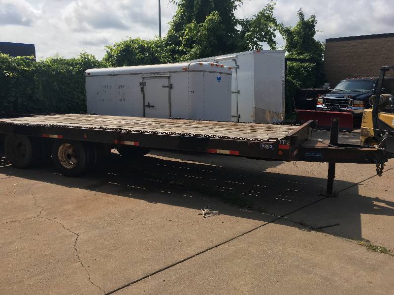 1992 TOW MASTER TRAILER - BED MEASURES  8 WIDE X 19 LONG - WITH TONGUE 24 LONG - HAS RAMPS - WOOD BED NICE TRAILER (#9203)