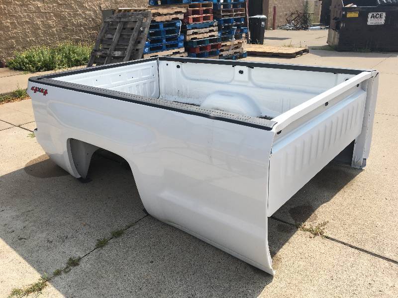 CHEVY SILVERADO BOX  BED - 8 BOX - GREAT CONDITION SEE ALL PICTURES