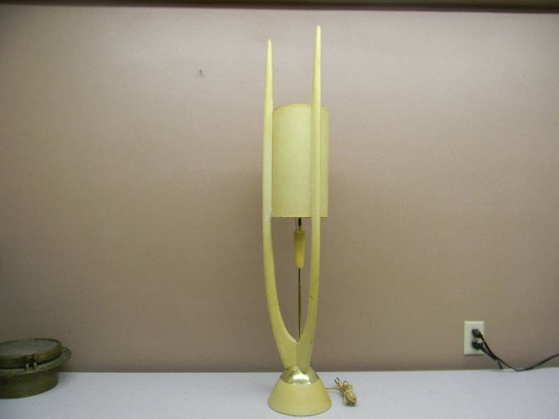 lot 1 image: VINTAGE ART DECO TABLE LAMP - STATEMENT PIECE - VERY UNIQUE - APPROX 41HIGH - SEE PICTURES