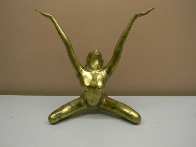 lot 2 image: VINTAGE CAST BRONZE FEMALE STATUE - NICE STATEMENT PIECE - APPROX 16HIGH - SEE PICTURES